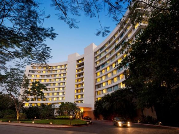 Lakeside Chalet, Mumbai - Marriott Executive Apartments, Мумбай