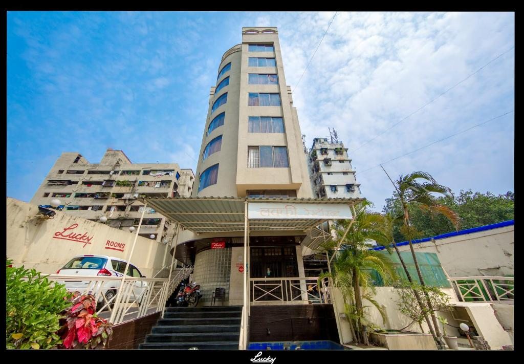 Отель Lucky Hotel Goregaon, Мумбай