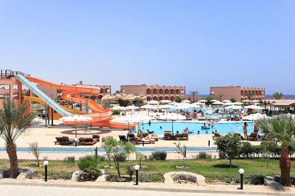 The Three Corners Happy Life Beach Resort, Абу-Дабаб
