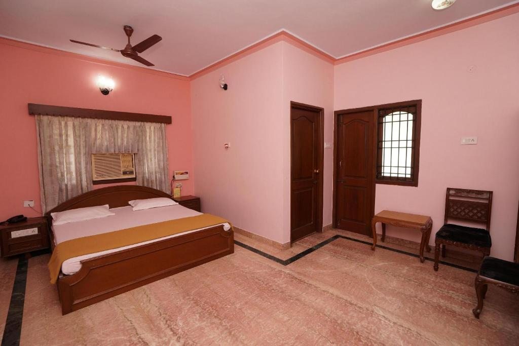 Гостевой дом Lloyds Guest House, Krishna Street, T. Nagar, Ченнаи