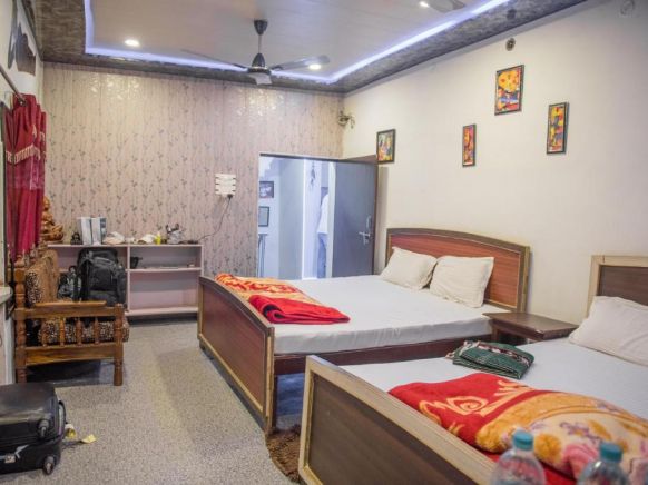 Kanha Paying Guest House