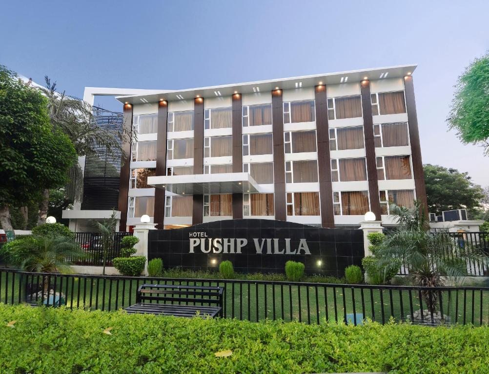 Отель Hotel Pushp Villa, Агра