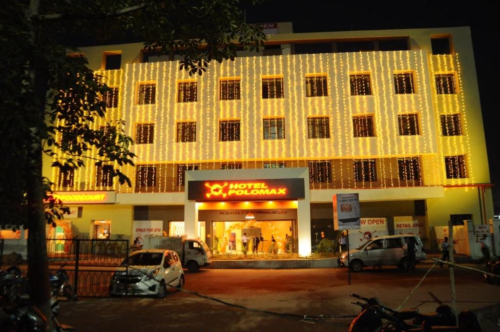 Отель Hotel Polo Max Allahabad, Аллахабад