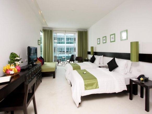 The Old Phuket - Karon Beach Resort, Пхукет