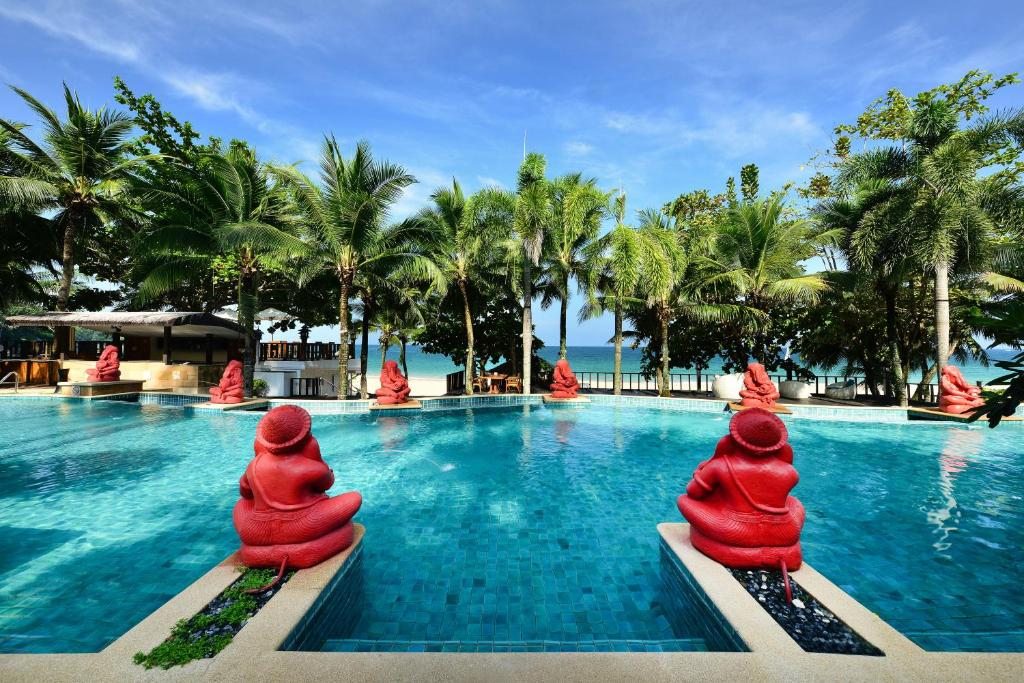 Andaman White Beach Resort, Пхукет