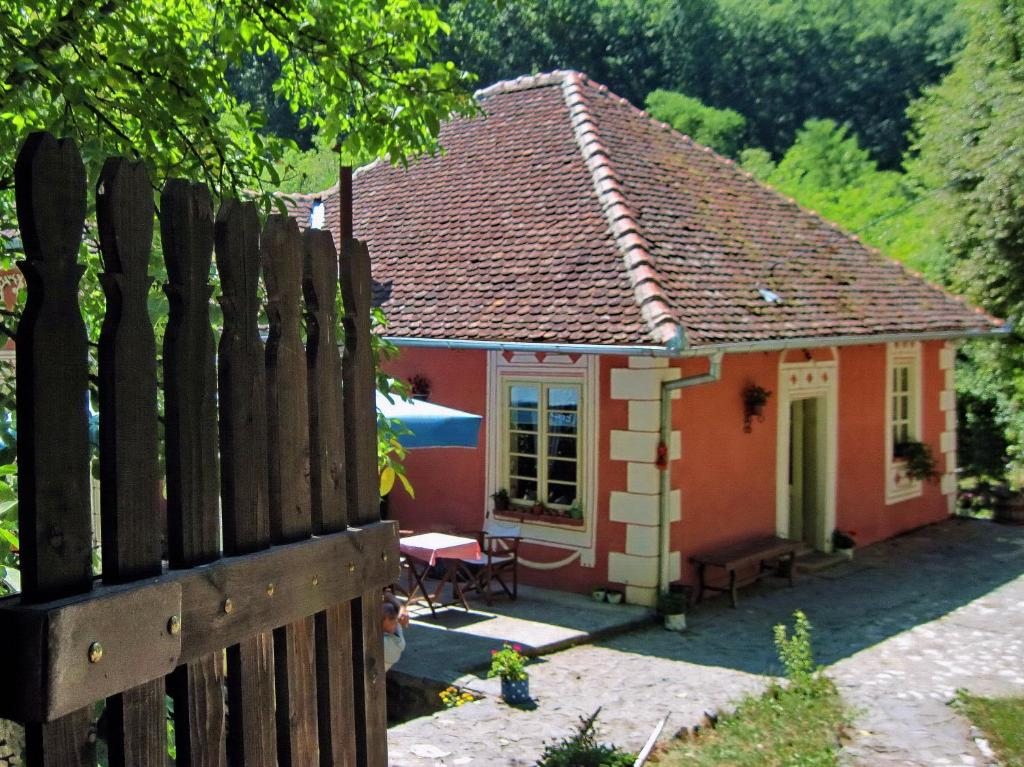 Гостевой дом Ethno Village Slatkovac, Александровац