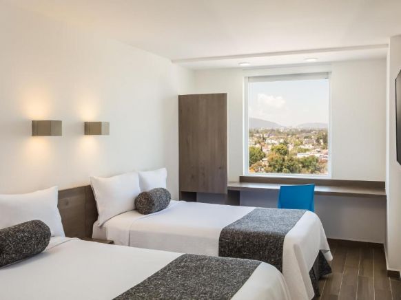 One Ciudad de México La Raza