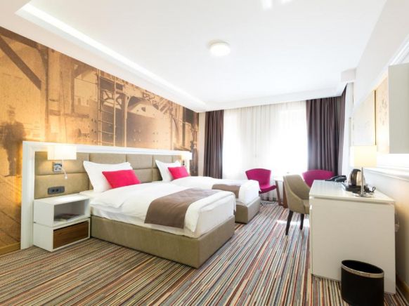 Hotel TESLA - Smart Stay Garni