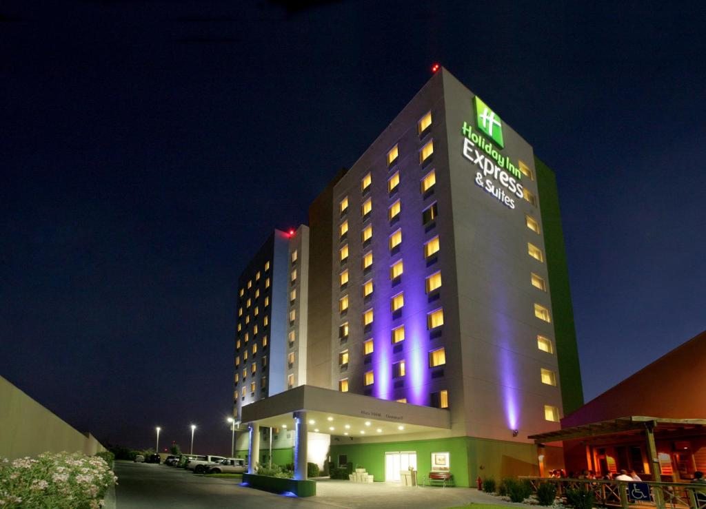 Holiday Inn Express & Suites Monterrey Aeropuerto, Монтеррей