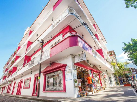 Suites Plaza del Rio