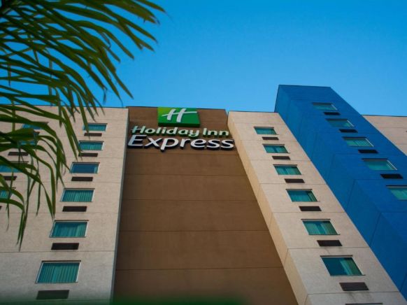 Holiday Inn Express Saltillo Zona Aeropuerto, Сальтильо