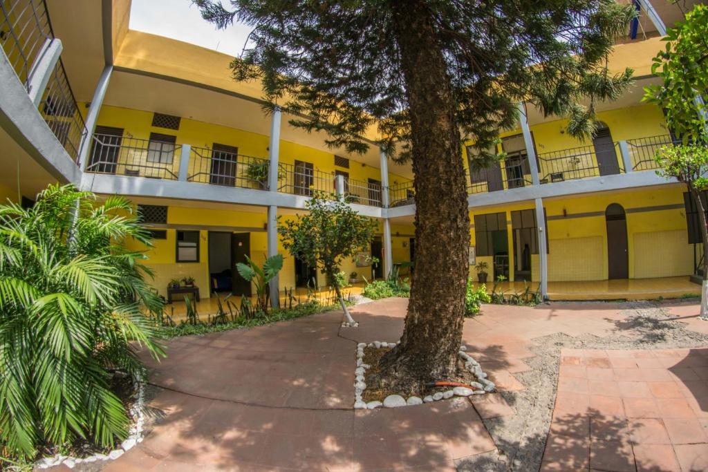 Hotel y Hostel Allende, Морелия