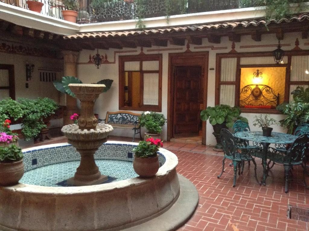 Hotel Los Escudos, Пацкуаро