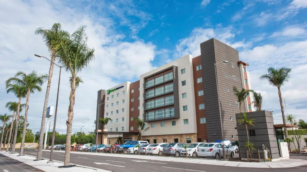 Holiday Inn Express and Suites Celaya, Селайя