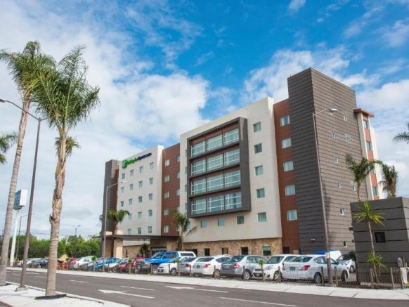 Holiday Inn Express and Suites Celaya, Селайя