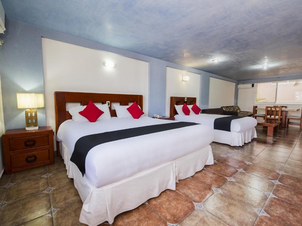 Отель Hotel Suites de Reyes, Ирапуато
