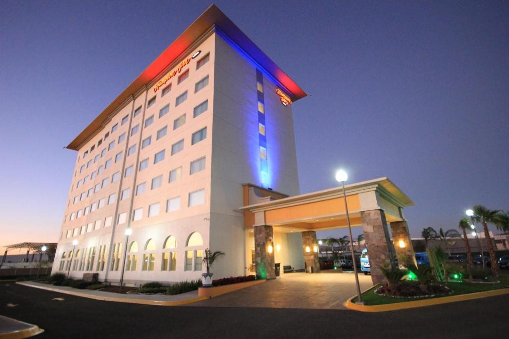 Hampton Inn by Hilton Silao-Aeropuerto, Mexico, Силао