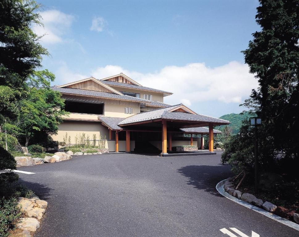 Ryuguden, Хаконе