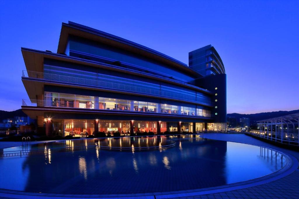 Biwako Hotel - Lakeside Hot Spring Resort -, Оцу