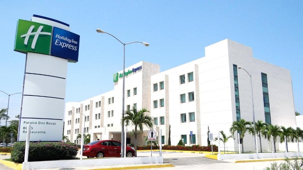 Holiday Inn Express Paraiso - Dos Bocas, Параисо