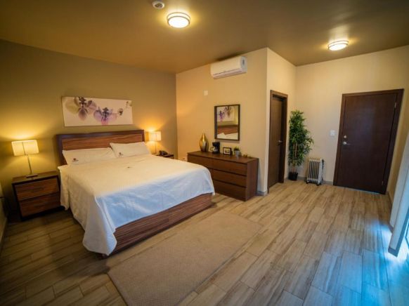 California Comfort & Suites, Лос-Альгодонес