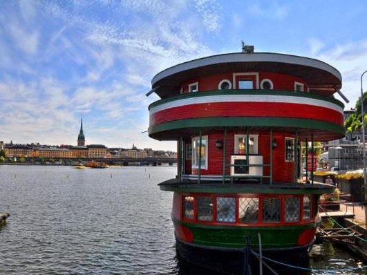 Den Röda Båten, Стокгольм