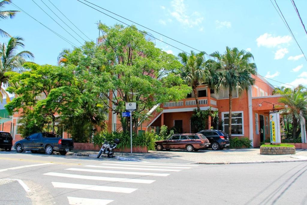 Отель Casa Grande Pousada Hotel, Карагуататуба