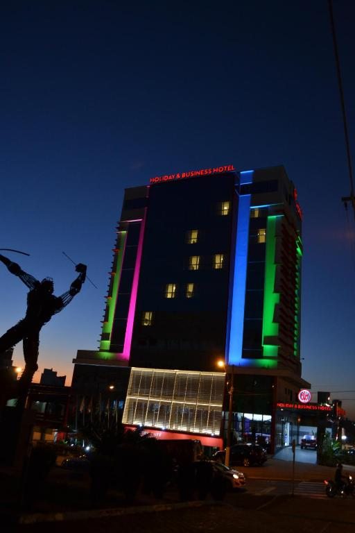 Отель Holiday & Business Hotel, Шапеко