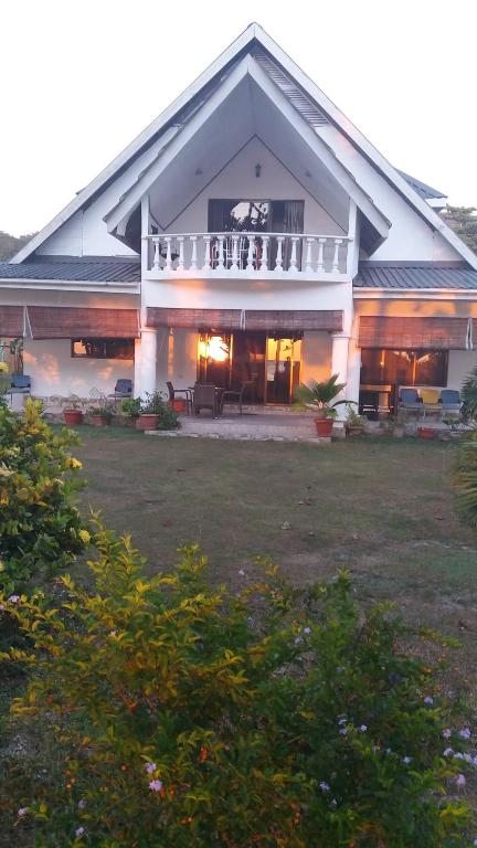Chello's Villa, Маэ