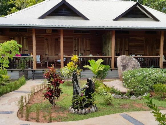 La Digue Holiday Villa