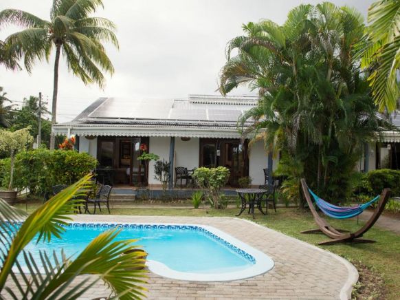 Auberge Anse Boileau, Маэ