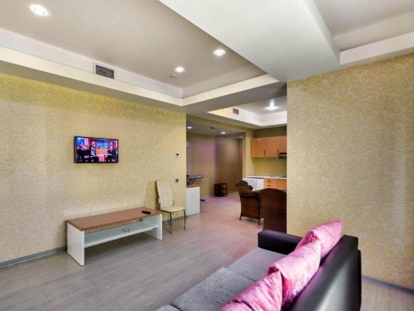 Апарт-отель Diplomat Suites