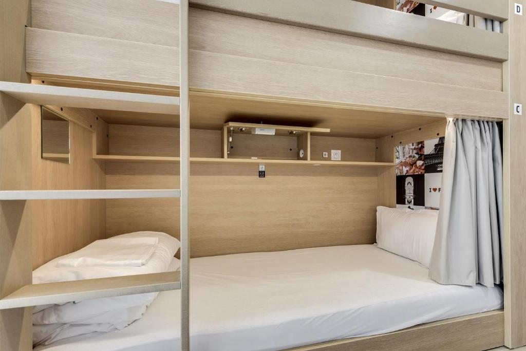 The People Hostel - Paris 12, Париж