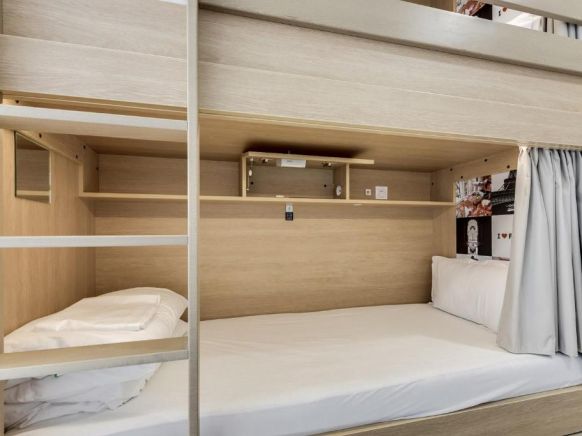 The People Hostel - Paris 12, Париж