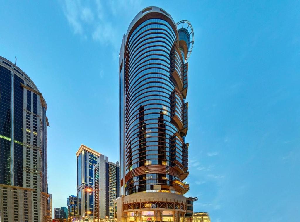 Crowne Plaza Doha West Bay, Доха