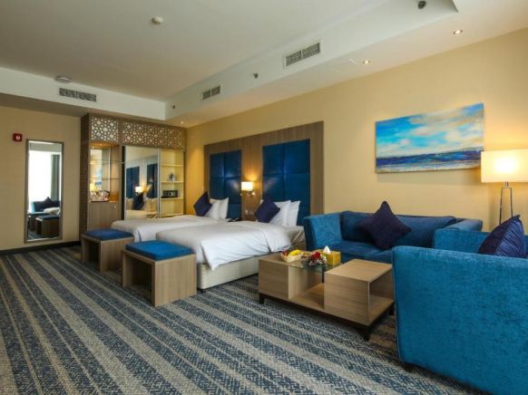 LA CASTLE HOTEL