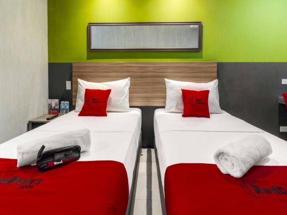 RedDoorz Plus @ Jones Avenue Cebu