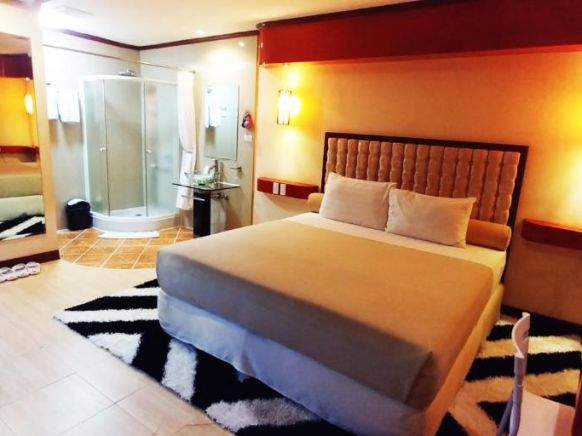 Cebu Dulcinea Hotel and Suites, Мактан