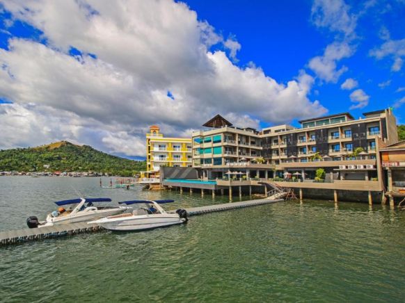 Two Seasons Coron Bayside Hotel