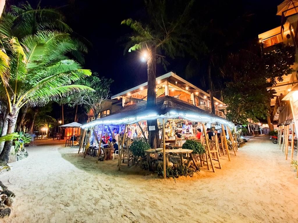 Cocoloco Beach Resort, Боракай