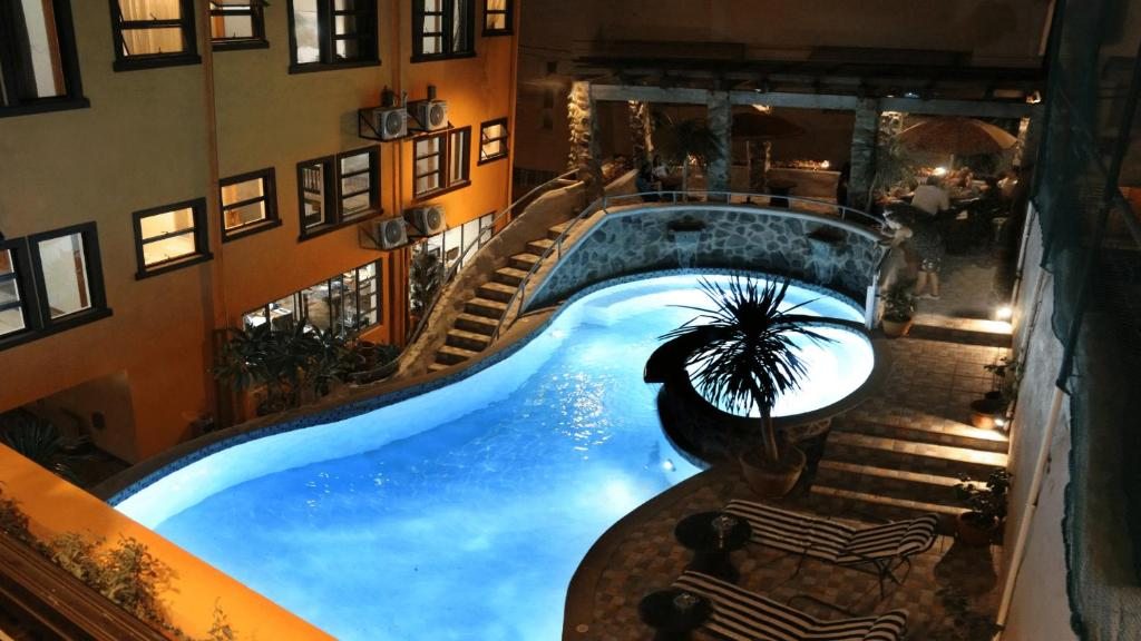 1775 Adriatico Suites, Манила