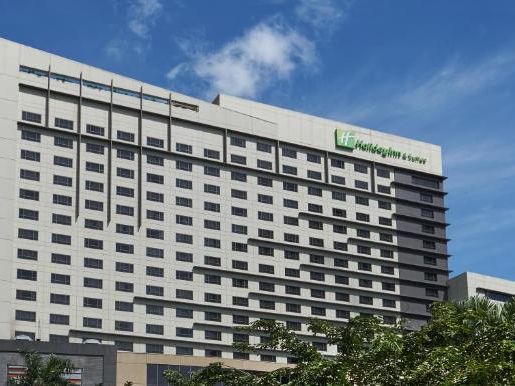 Holiday Inn & Suites Makati, Манила