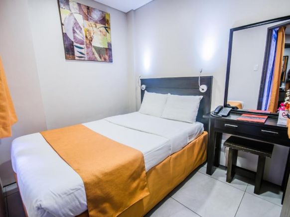 Jade Hotel and Suites