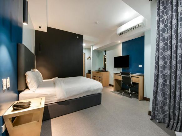 OYO 207 Bay Area Suites