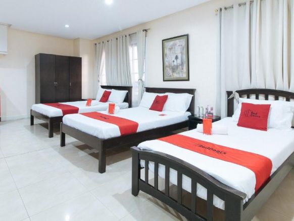 RedDoorz Plus @ Better Living Paranaque