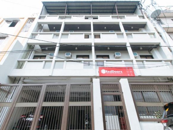 RedDoorz Plus near Osmena Highway 2