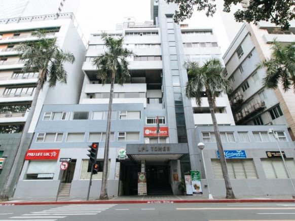 RedDoorz Premium near Greenbelt Makati