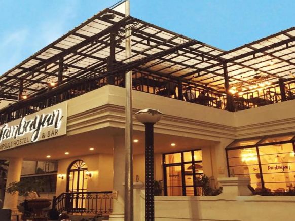 Tambayan Capsule Hostel & Bar