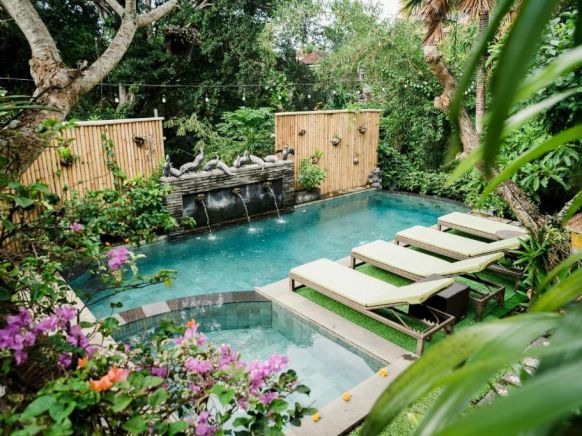 Desak Putu Putra Hidden