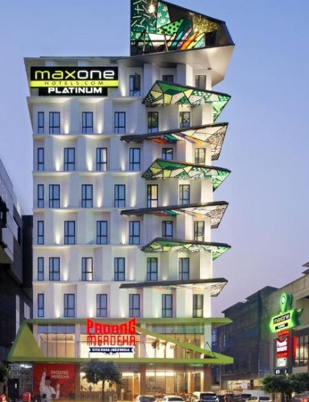 MaxOne Platinum Hayam Wuruk